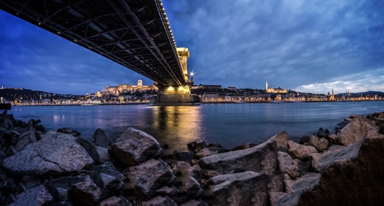 Die wohl bekannteste Brücke in Budapest: die Kettenbrücke.