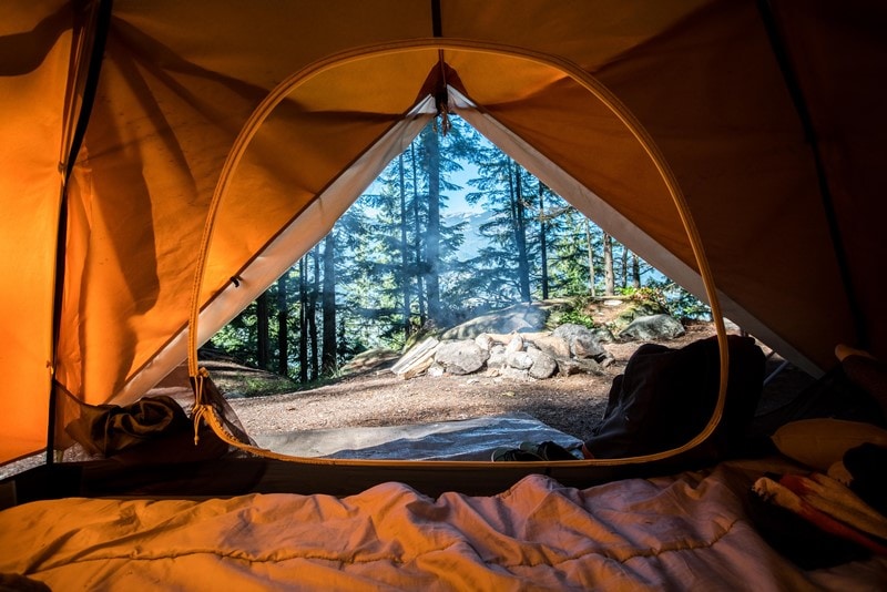 Camping in einem Zelt