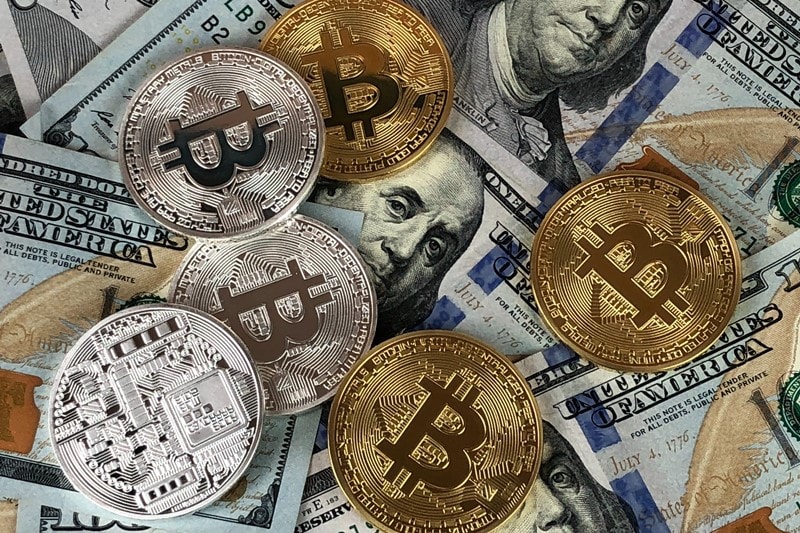 Dollar und Bitcoins
