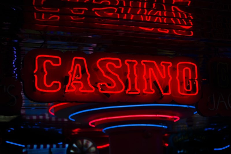 Neon Casino Schriftzug