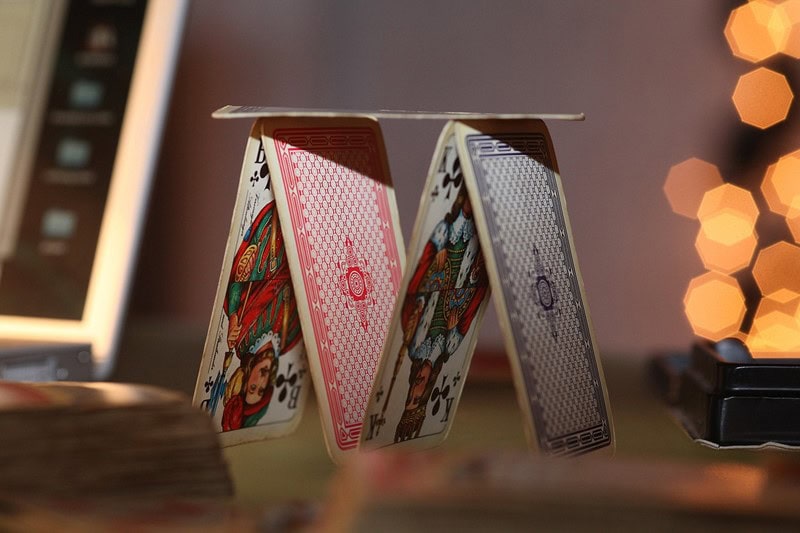 Kartenhaus aus Spielkarten