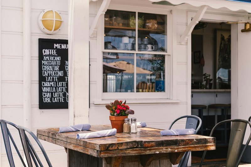 Außenansicht eines Bistros