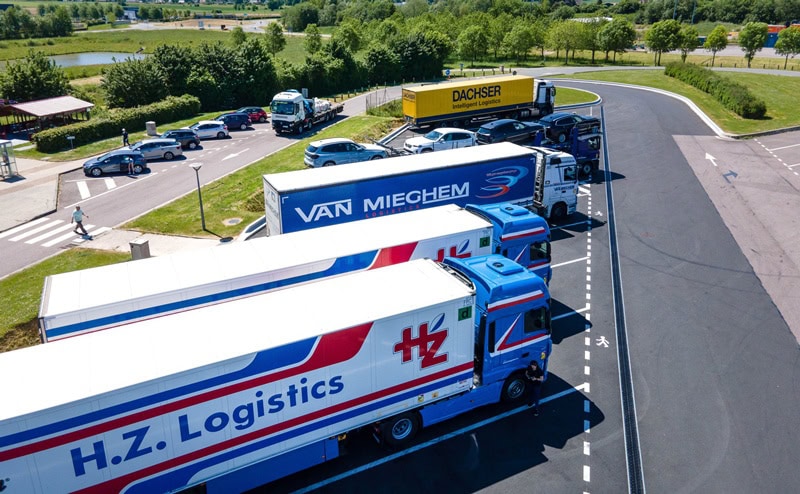 LKW auf Rastplatz