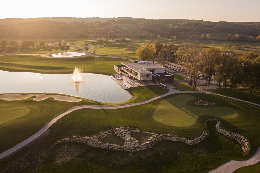 Drohnenansicht vom Zala Springs Golf Resort